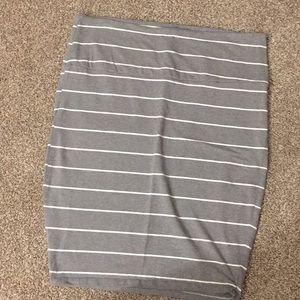 White and gray stripped plus sized pencil skirt